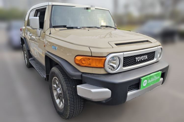 Used Toyota FJ Cruiser 2011 4.0L Front Right 45 Deg