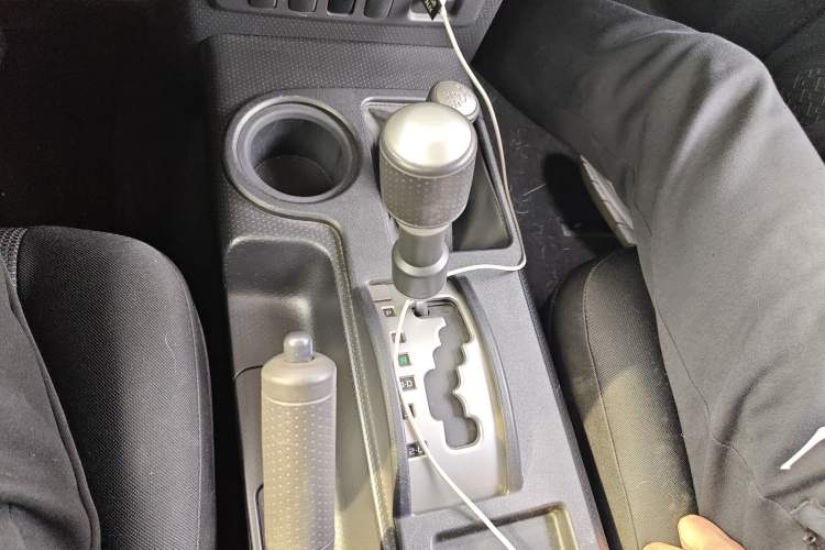 Used Toyota FJ Cruiser 2011 4.0L Gear Lever