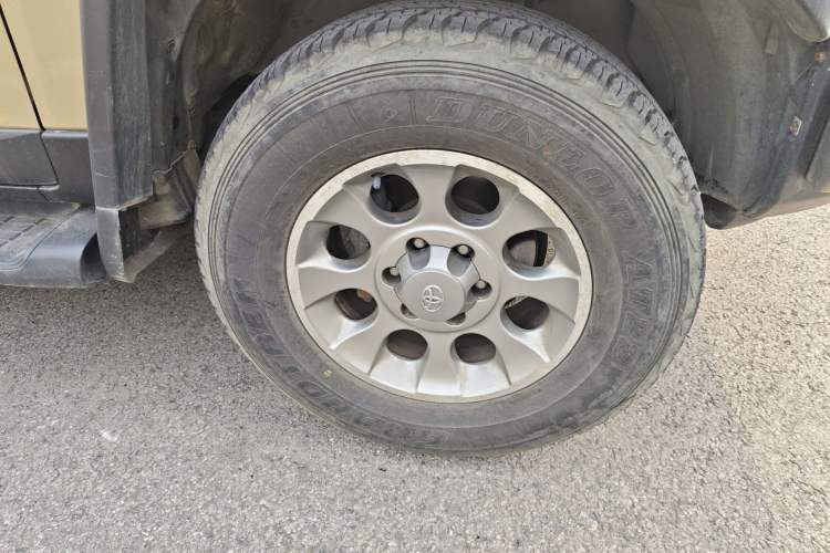 Used Toyota FJ Cruiser 2011 4.0L Right Front Wheel Hub