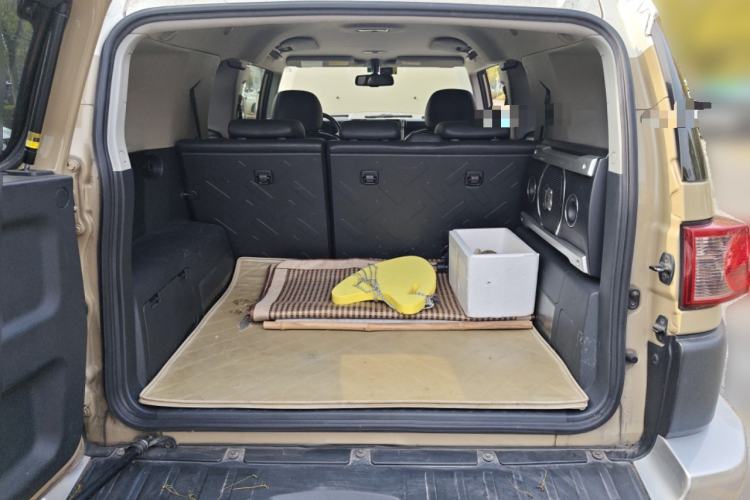 Used Toyota FJ Cruiser 2011 4.0L Trunk