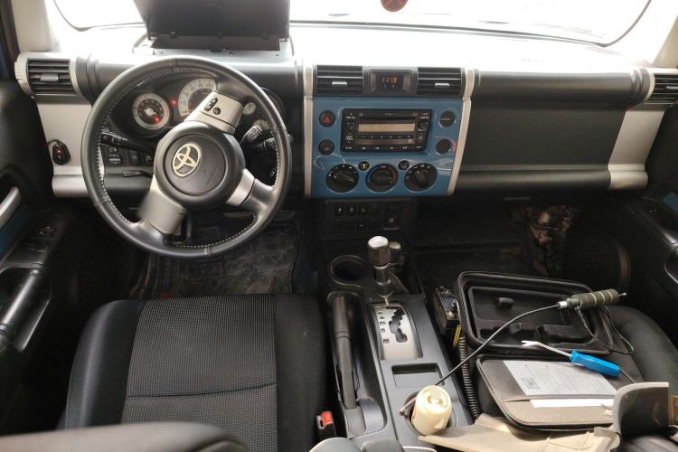 Used Toyota FJ Cruiser 2011 4.0L Center Console