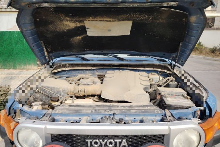 Used Toyota FJ Cruiser 2011 4.0L Engine Bay