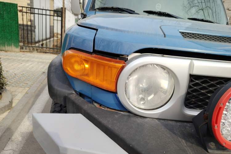 Used Toyota FJ Cruiser 2011 4.0L Right Front Headlight