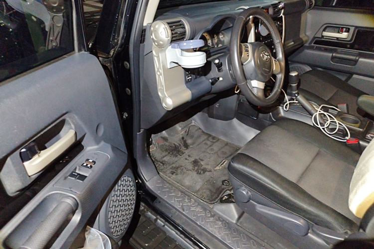 Used Toyota FJ Cruiser 2013 4.0L Driver Seat