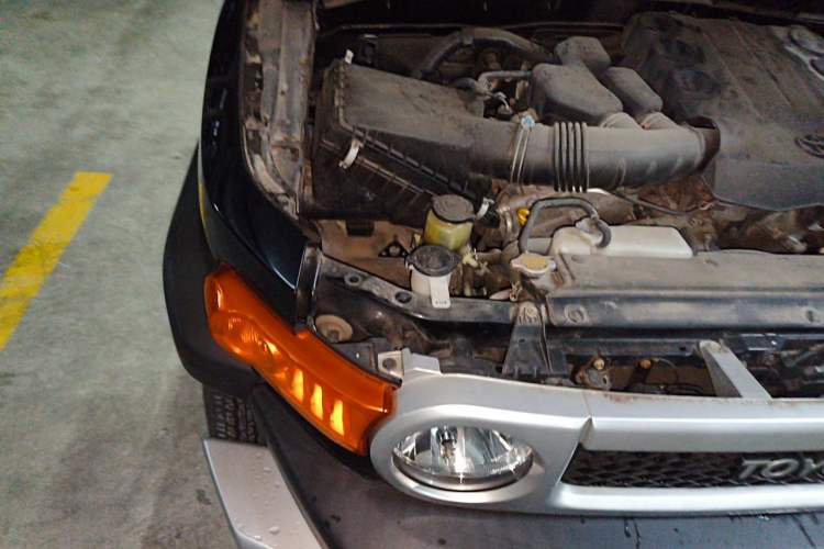 Used Toyota FJ Cruiser 2013 4.0L Engine Bay Right