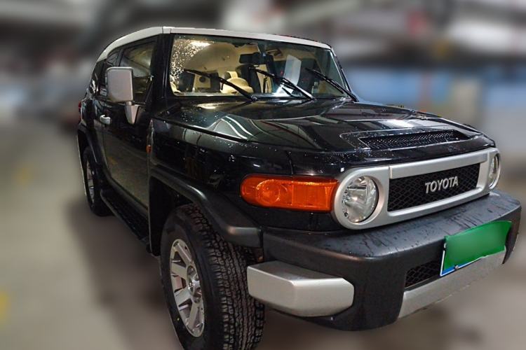 Used Toyota FJ Cruiser 2013 4.0L Front Right 45 Deg