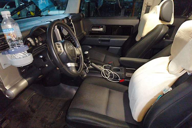 Used Toyota FJ Cruiser 2013 4.0L Left Front Seat