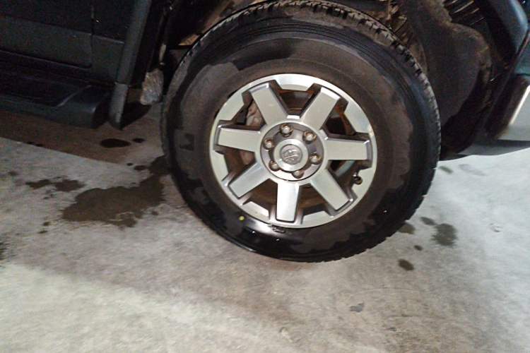 Used Toyota FJ Cruiser 2013 4.0L Right Front Wheel Hub