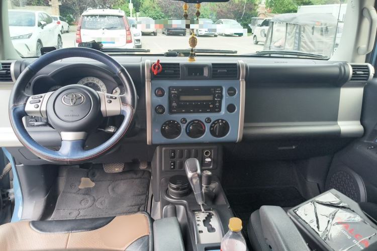 Used Toyota FJ Cruiser 2013 4.0L Center Console