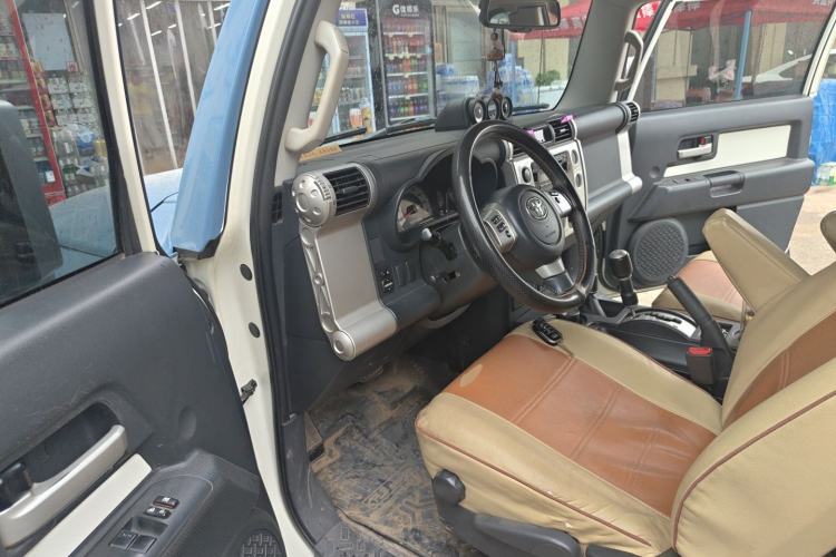Used Toyota FJ Cruiser 2013 4.0L Driver Seat