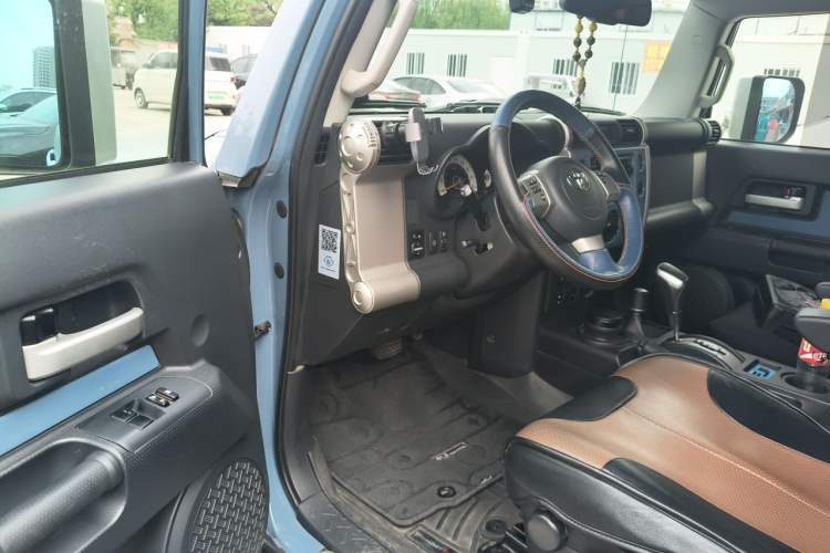 Used Toyota FJ Cruiser 2013 4.0L Driver Seat