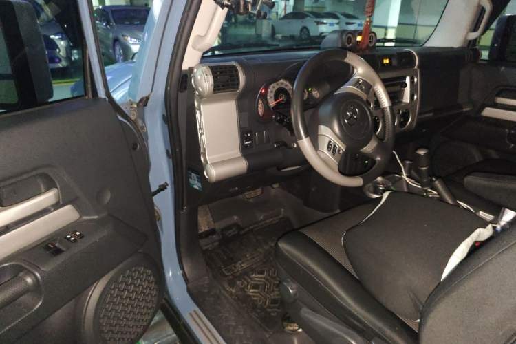 Used Toyota FJ Cruiser 2013 4.0L Driver Seat