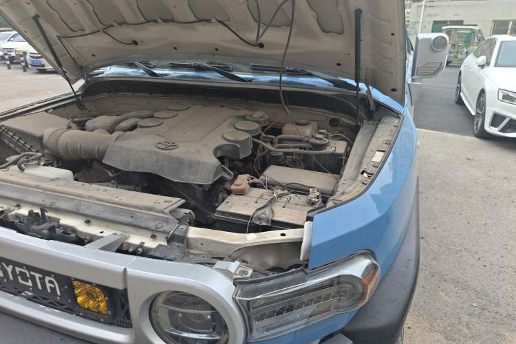 Used Toyota FJ Cruiser 2013 4.0L Engine Bay Left