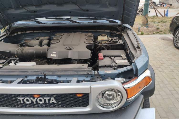Used Toyota FJ Cruiser 2013 4.0L Engine Bay Left