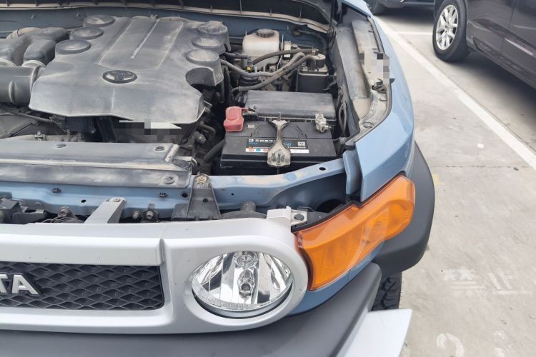 Used Toyota FJ Cruiser 2013 4.0L Engine Bay Left