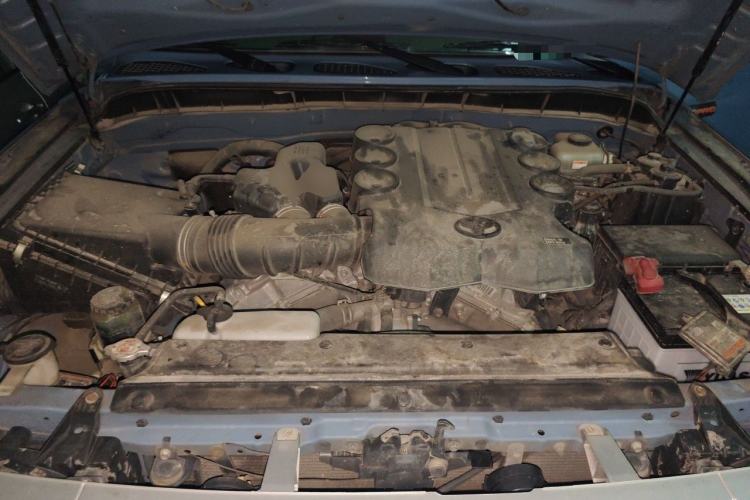 Used Toyota FJ Cruiser 2013 4.0L Engine Bay