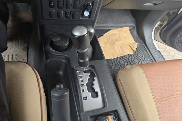 Used Toyota FJ Cruiser 2013 4.0L Gear Lever