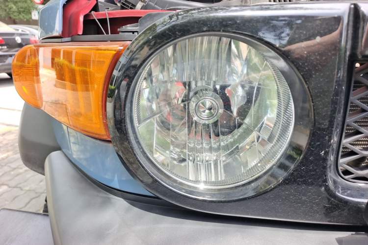 Used Toyota FJ Cruiser 2013 4.0L Right Front Headlight