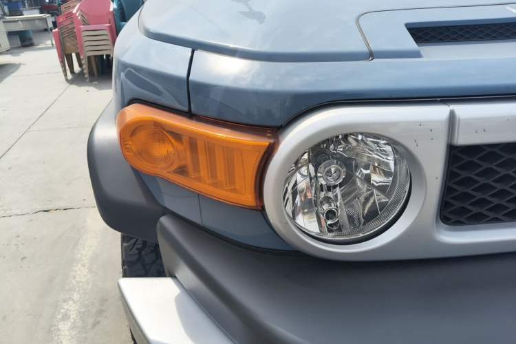 Used Toyota FJ Cruiser 2013 4.0L Right Front Headlight
