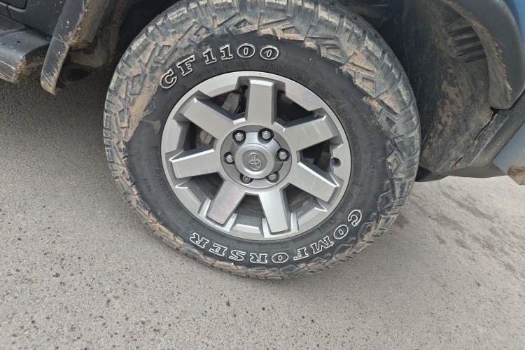 Used Toyota FJ Cruiser 2013 4.0L Right Front Wheel Hub