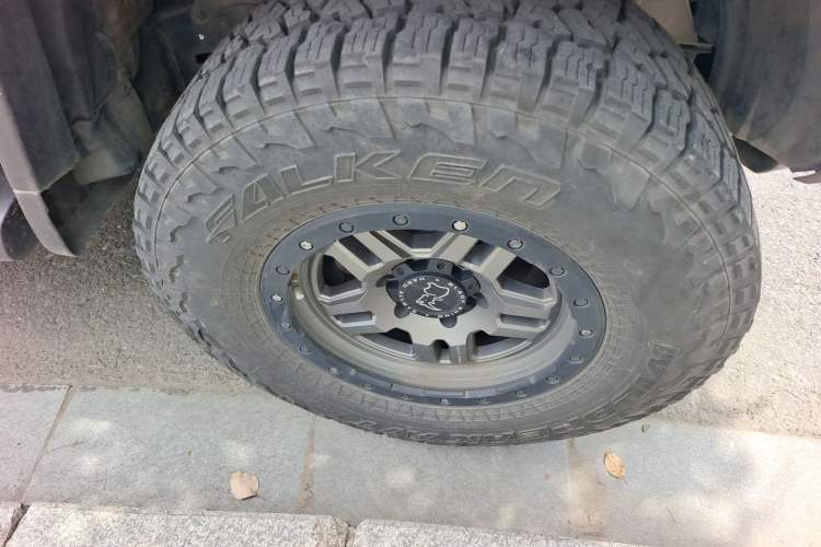 Used Toyota FJ Cruiser 2013 4.0L Right Front Wheel Hub