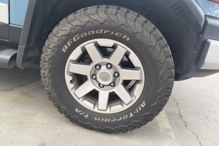 Used Toyota FJ Cruiser 2013 4.0L Right Front Wheel Hub