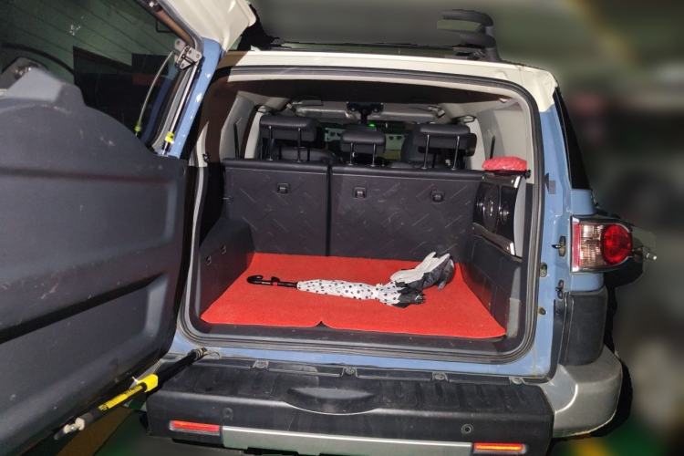 Used Toyota FJ Cruiser 2013 4.0L Trunk
