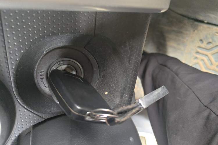 Used Toyota FJ Cruiser 2013 4.0L Vehicle Key