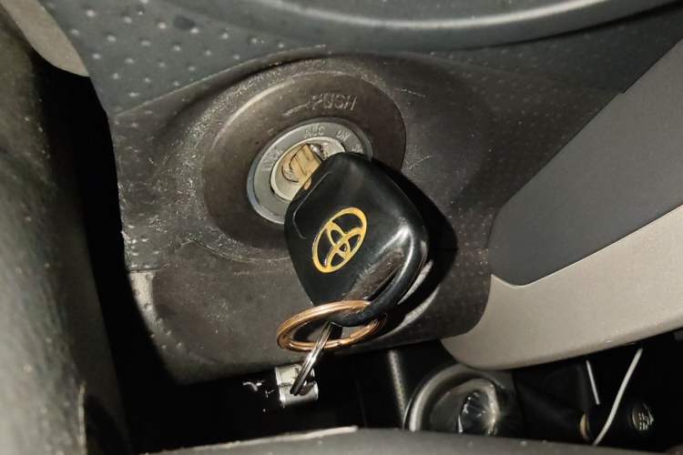 Used Toyota FJ Cruiser 2013 4.0L Vehicle Key