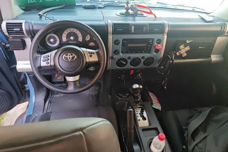 Used Toyota FJ Cruiser 2013 4.0L Center Console