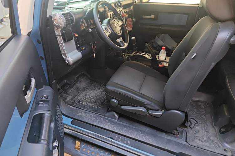 Used Toyota FJ Cruiser 2013 4.0L Driver Seat