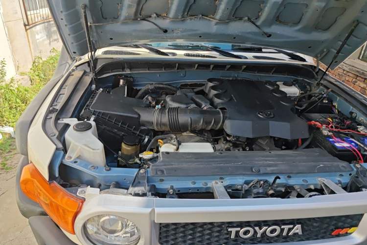 Used Toyota FJ Cruiser 2013 4.0L Engine Bay Right