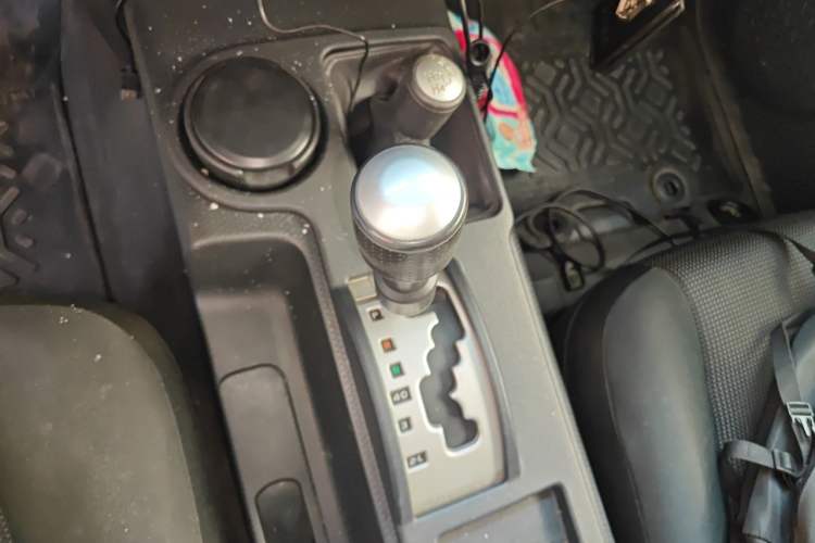 Used Toyota FJ Cruiser 2013 4.0L Gear Lever