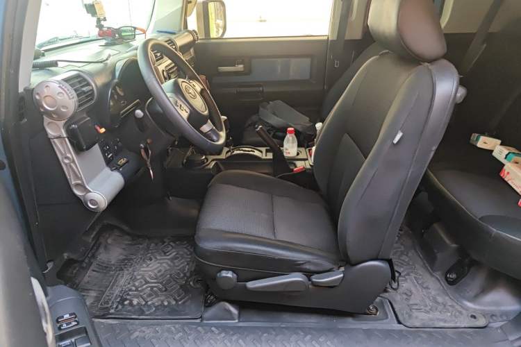 Used Toyota FJ Cruiser 2013 4.0L Left Front Seat