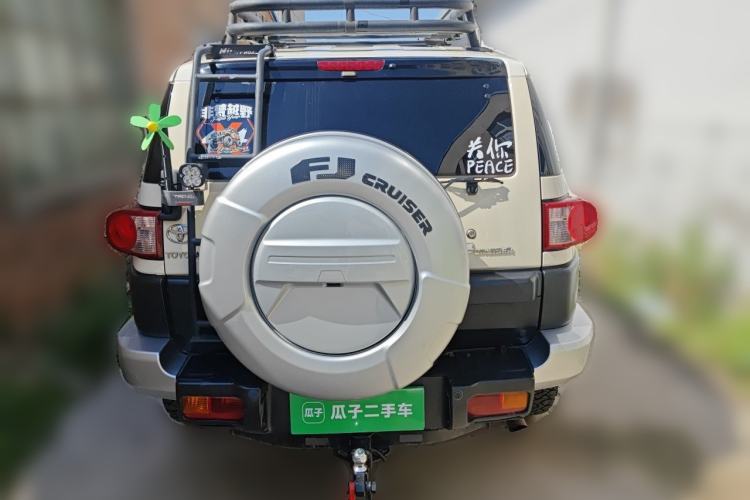 Used Toyota FJ Cruiser 2013 4.0L Rear