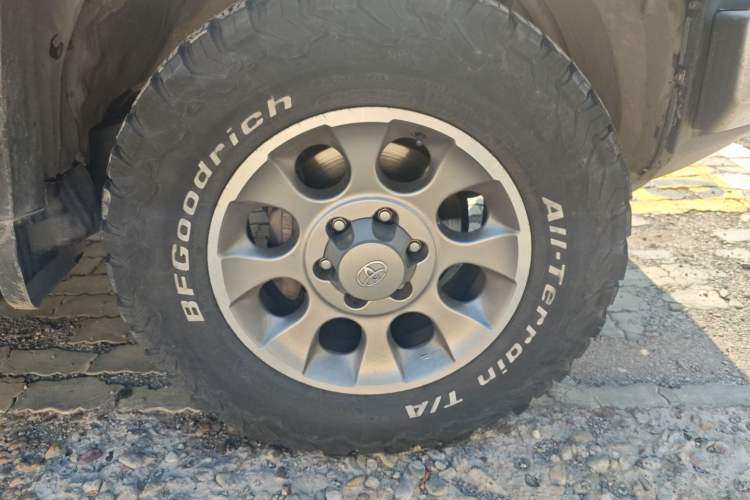 Used Toyota FJ Cruiser 2013 4.0L Right Front Wheel Hub