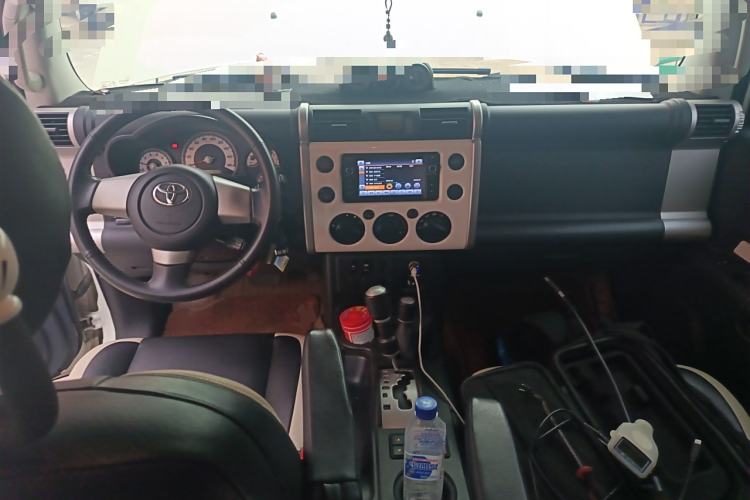 Used Toyota FJ Cruiser 2013 4.0L Center Console