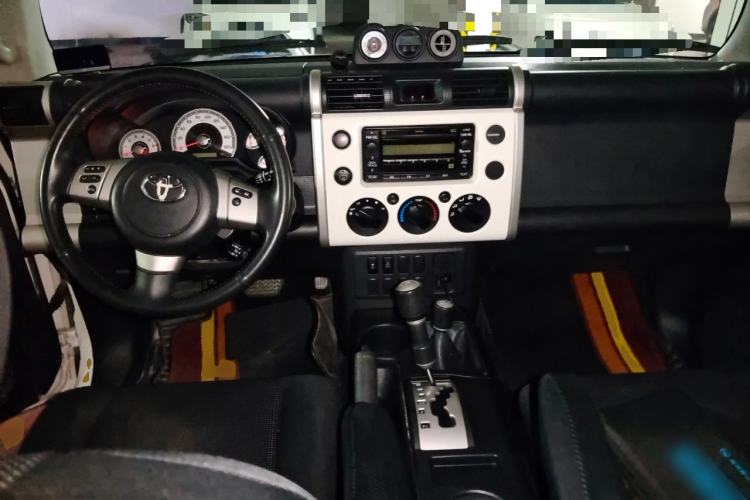 Used Toyota FJ Cruiser 2013 4.0L Center Console