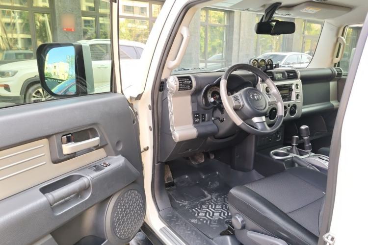 Used Toyota FJ Cruiser 2013 4.0L Driver Seat