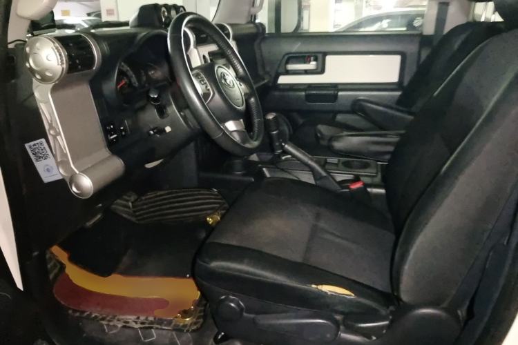Used Toyota FJ Cruiser 2013 4.0L Driver Seat