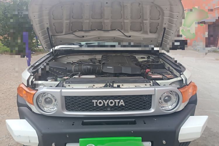 Used Toyota FJ Cruiser 2013 4.0L Engine Bay