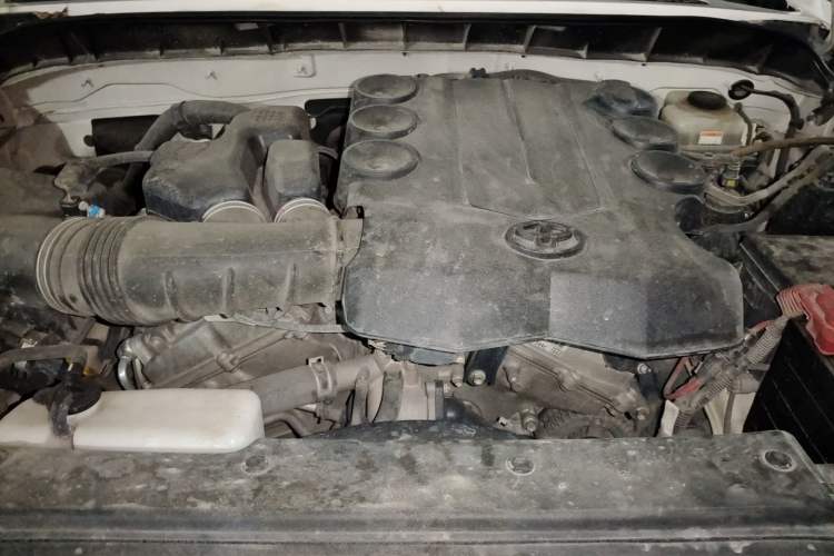 Used Toyota FJ Cruiser 2013 4.0L Engine Bay