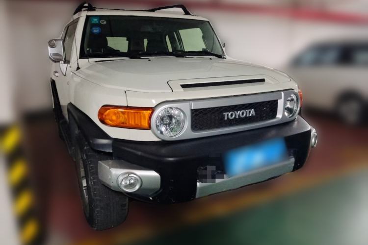 Used Toyota FJ Cruiser 2013 4.0L Front Right 45 Deg