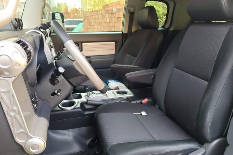 Used Toyota FJ Cruiser 2013 4.0L Left Front Seat