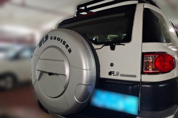 Used Toyota FJ Cruiser 2013 4.0L Rear