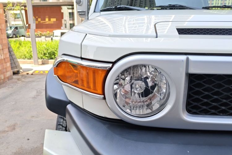 Used Toyota FJ Cruiser 2013 4.0L Right Front Headlight