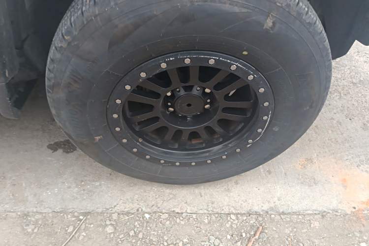 Used Toyota FJ Cruiser 2013 4.0L Right Front Wheel Hub