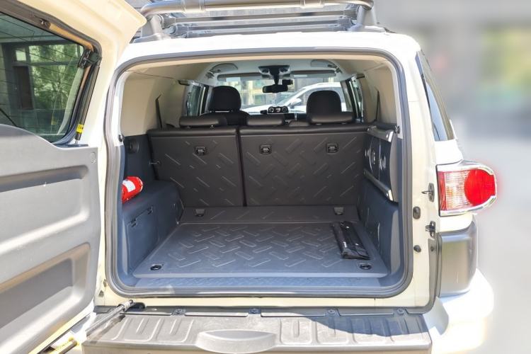 Used Toyota FJ Cruiser 2013 4.0L Trunk