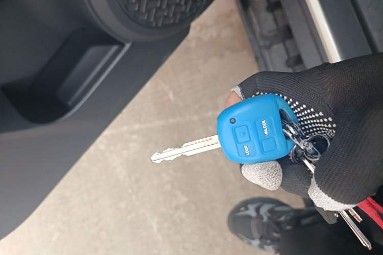 Used Toyota FJ Cruiser 2013 4.0L Vehicle Key