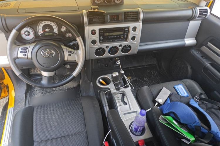 Used Toyota FJ Cruiser 2013 4.0L Center Console